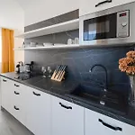 Bohemian Glow Of Krumlov Apartment *