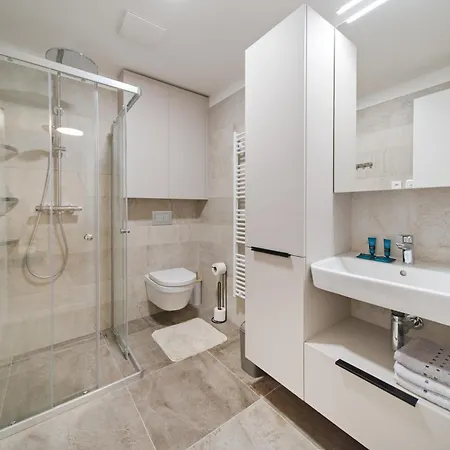 Bohemian Glow Of Krumlov Daire